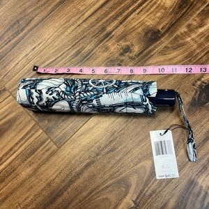 - Vera Bradley Shore Enough full size umbrella